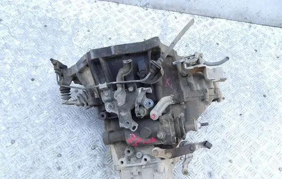 Toyota Yaris Verso Manual 5 speed gearbox Y00403948