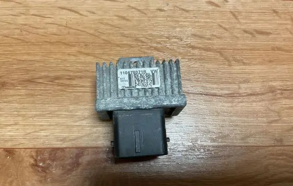Renault Megane III Glow plug pre-heat relay 110678071R