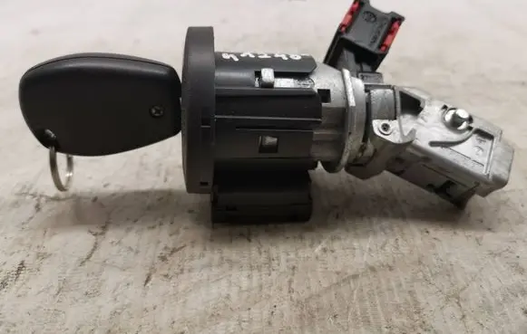 Renault Clio III Ignition lock 8200214173C 216738847B
