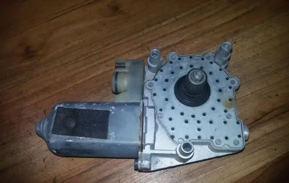 Front door window regulator motor