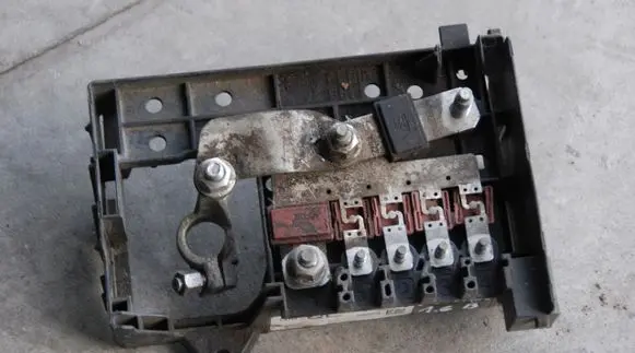 Opel Astra J Positive cable (battery) 13302305