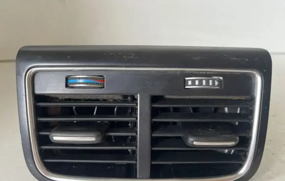 Audi A4 S4 B8 8K Rear air vent grill 8K0819203