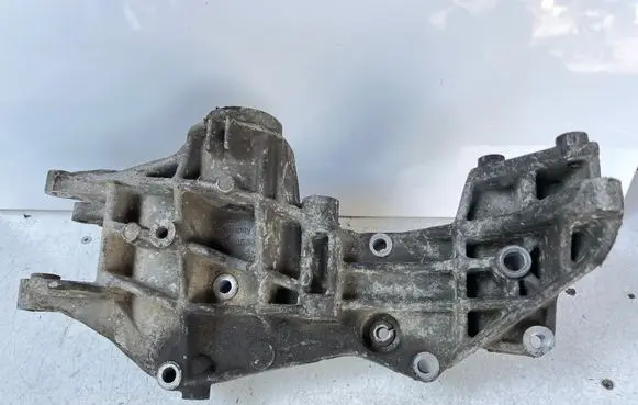 Audi A4 S4 B5 8D Engine mounting bracket 058145523D