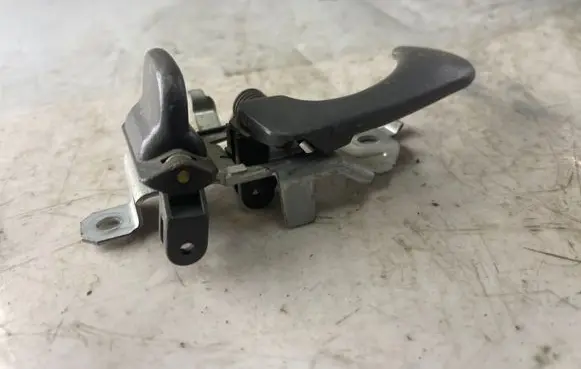 Mitsubishi Pajero Sport I Front door interior handle