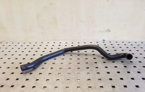 Coolant pipe/hose