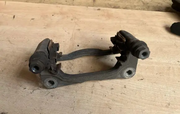 Opel Agila B Front Brake Caliper Pad/Carrier 
