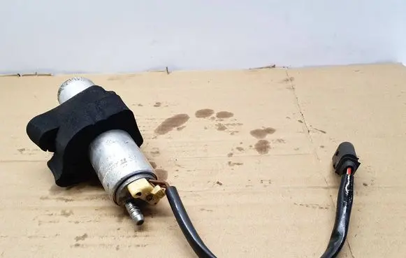 Audi A4 S4 B8 8K Fuel injection high pressure pump 8K0906095