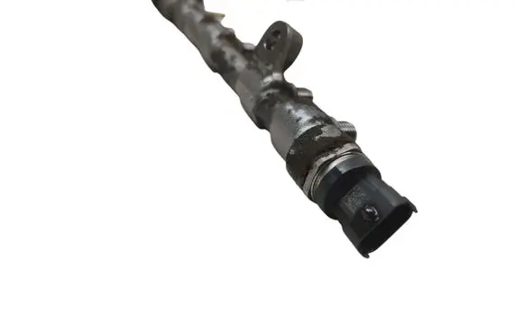 Toyota Avensis T220 Fuel injector supply line/pipe 