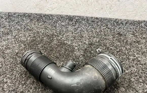 Porsche Cayenne (92A) Air intake hose/pipe 7P6129571