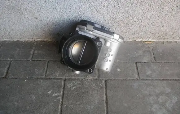 Mercedes-Benz B W246 W242 Throttle valve A2701410025