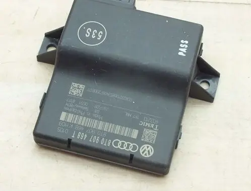 Audi A5 8T 8F Gateway control module 8T0907468T