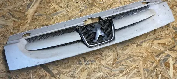 Peugeot Partner Front grill 9644758777 3268T01