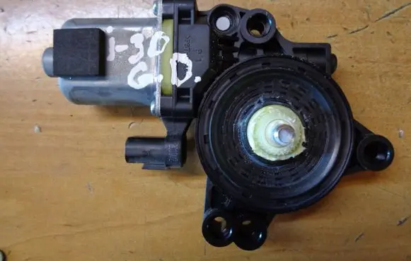 Hyundai i30 Rear door window regulator motor 83460A5000 001100245972