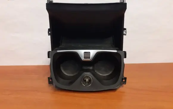 BMW 1 F40 Cup holder 6823329 7899