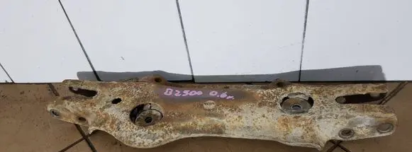 Mazda B2500 Gearbox mounting bracket
