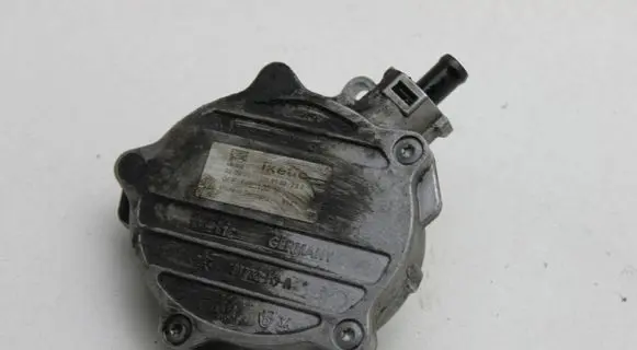 Audi A6 S6 C7 4G Vacuum pump 06F145100M