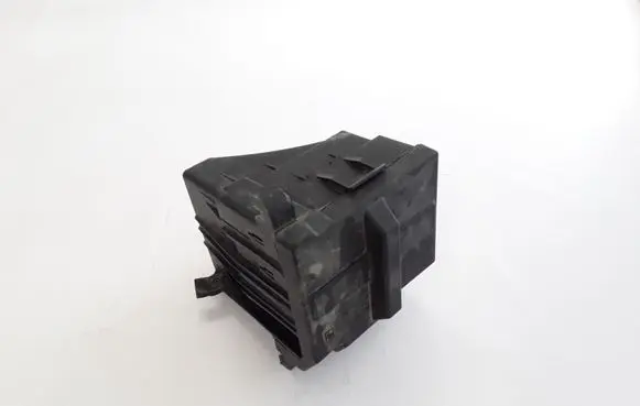 Opel Vivaro Fuse module 8200490001