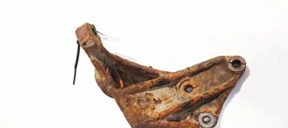 Iveco Daily 30.8 - 9 Engine mounting bracket