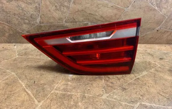 Tailgate rear/tail lights