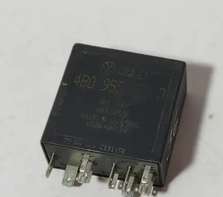 Volkswagen PASSAT B5 Window wiper relay 4BO955531