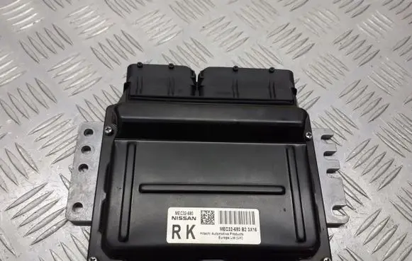Nissan Primera Engine control unit/module ECU MEC32-680