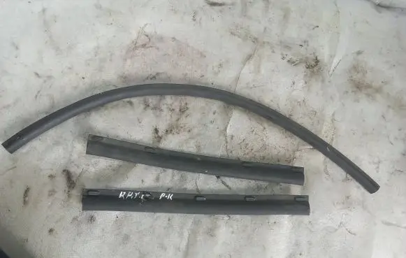 Volkswagen Touran III Engine compartment rubber 
