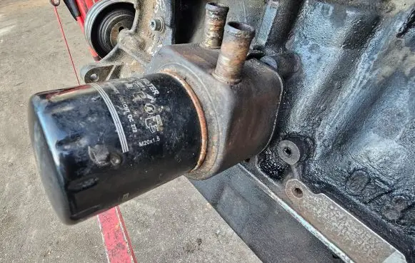 Peugeot 806 Oil filter mounting bracket