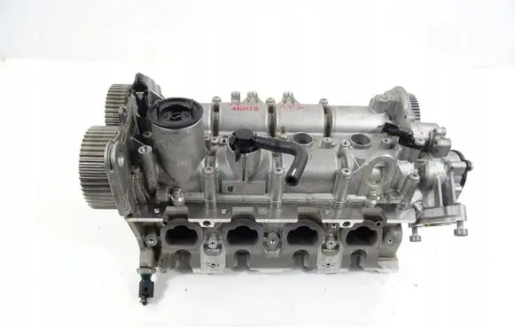 Volkswagen Golf VII Engine head 04E103404AF 04E103475AM