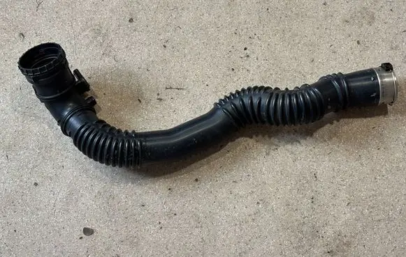BMW 5 F10 F11 Intercooler hose/pipe 7612091