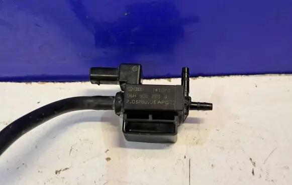 Audi A4 S4 B9 8W Engine mount vacuum valve 06H906283J