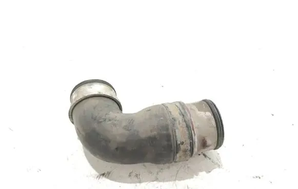Volkswagen Golf V Intercooler hose/pipe 038131111A