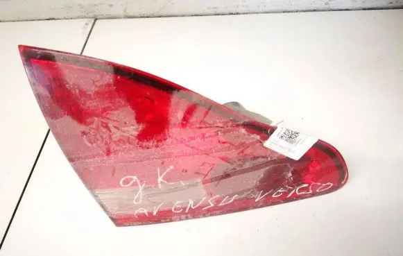 Toyota Avensis Verso Tailgate rear/tail lights