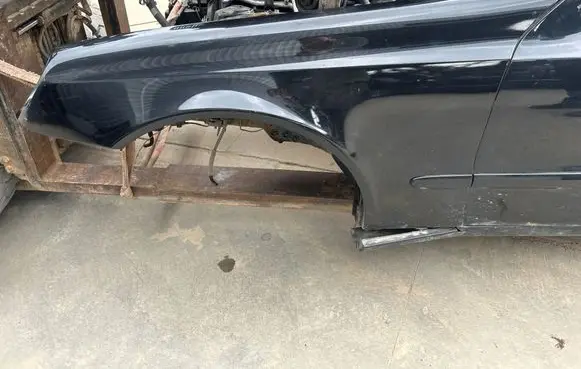 Mercedes-Benz E W211 Fender