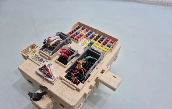 Hyundai Tucson TL Fuse module 91950D3640