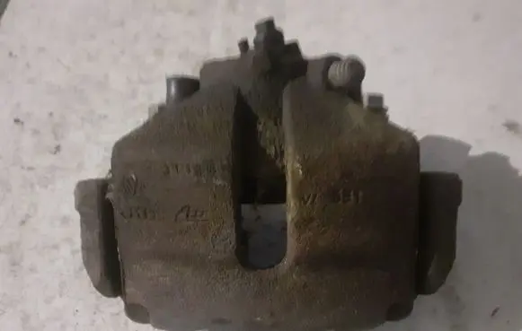 Volkswagen PASSAT B6 Front brake caliper 1K0615123E