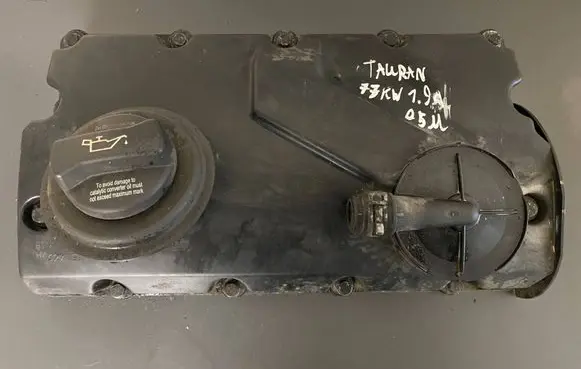 Volkswagen Touran I Rocker cam cover 038103475