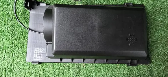 Volvo S40, V40 Air filter box 30887040 1358519