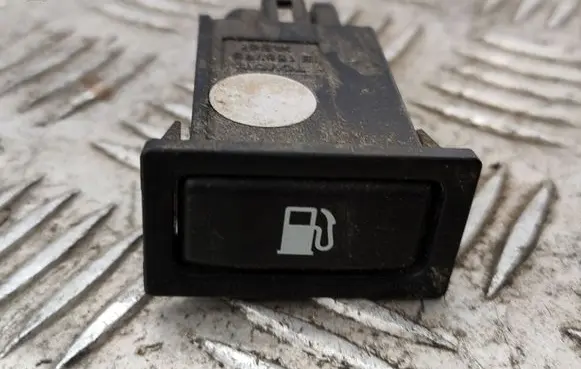 Toyota Avensis T250 Fuel tank opening switch 156795