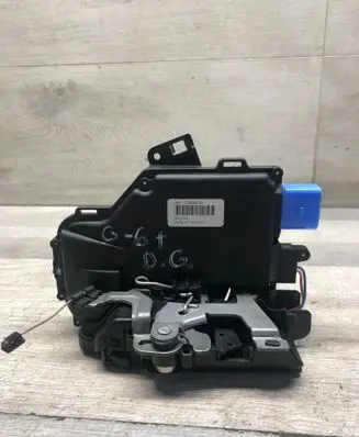Volkswagen Golf Plus Rear door lock 7L0839016H