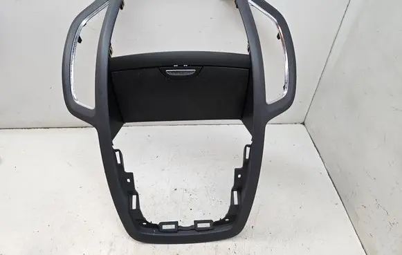 Radio/GPS head unit trim