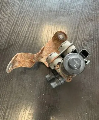 BMW 1 F20 F21 Coolant heater control valve 8514557