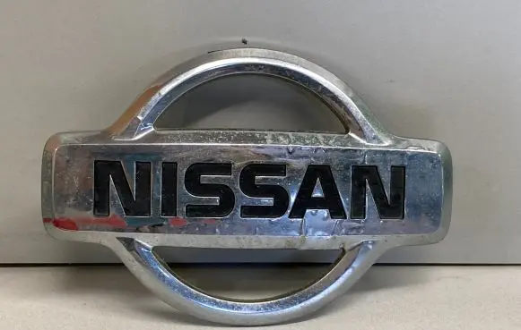 Manufacturer badge logo/emblem
