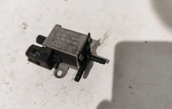 Audi A6 S6 C5 4B Turbo solenoid valve 026906283H 72161000