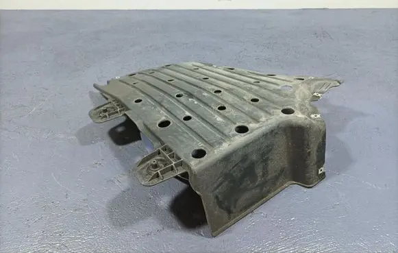 Nissan Atleon Front underbody cover/under tray 5F9825102