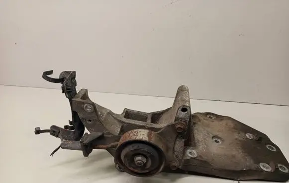 Nissan Pathfinder R51 Generator/alternator bracket 11910EB300