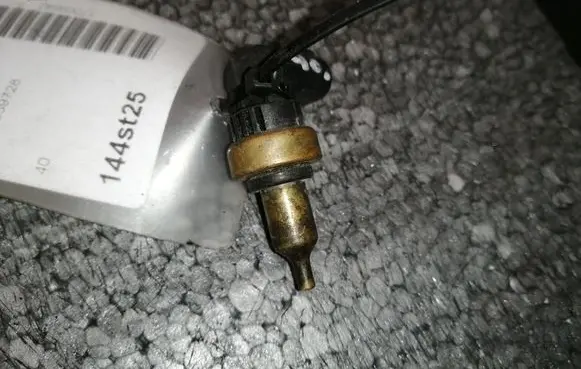 Mercedes-Benz E W211 Coolant temperature sensor A0041539728