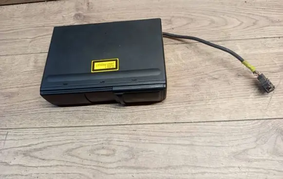 Audi A6 S6 C6 4F CD/DVD changer FA05735