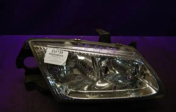 Nissan Almera Tino Headlight/headlamp 26010BN011