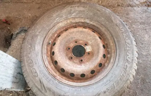 Ford Ranger R17 spare wheel 
