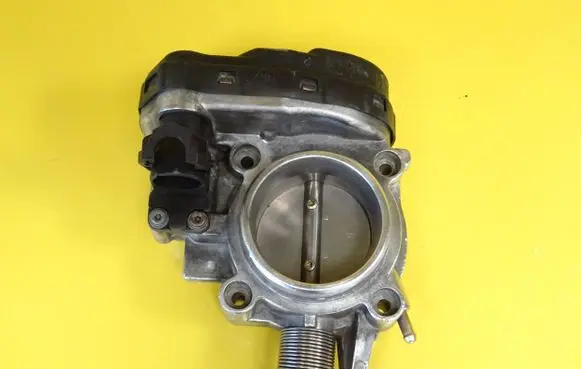 Mercedes-Benz E W210 Throttle body valve 